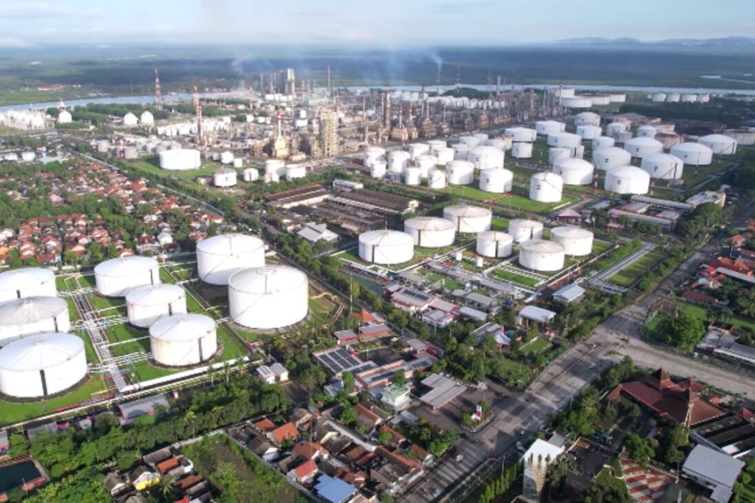 China Expands Oil Storage with Giant Tanks at Shandong Port and Reduces Logistical Bottlenecks on the East Coast.