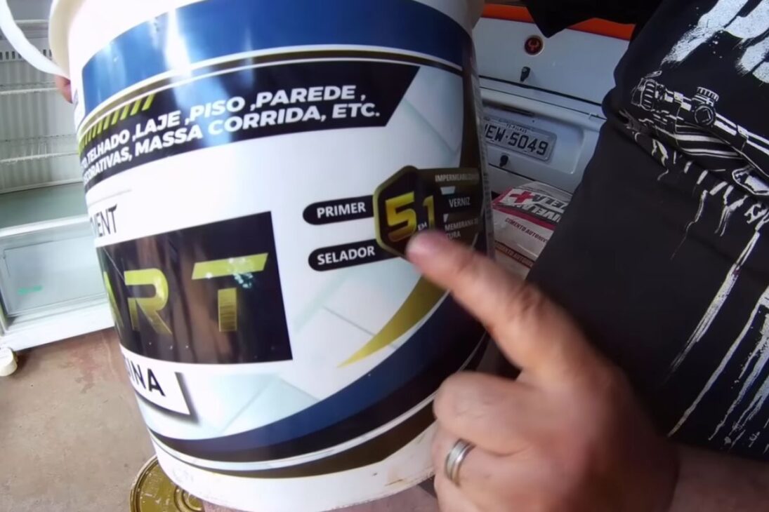 irregular concrete floor receives self-leveling cement, resin, and bubble roller in a simple method that levels, gives shine, and significantly reduces renovation costs.