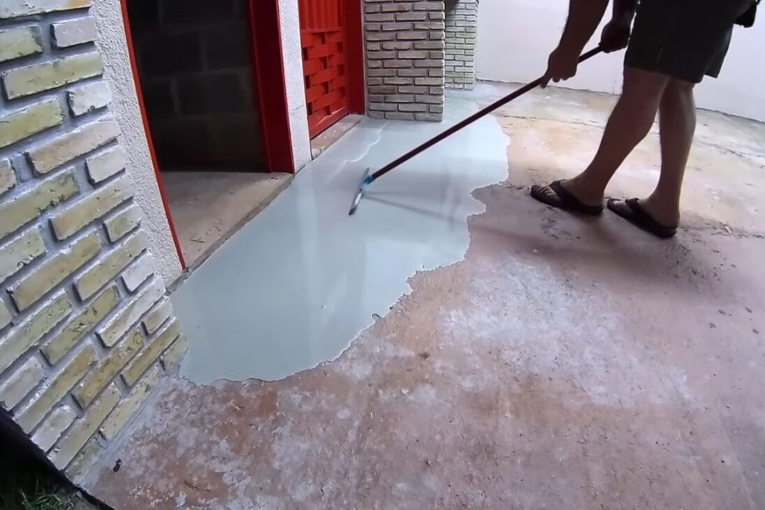 irregular concrete floor receives self-leveling cement, resin, and bubble roller in a simple method that levels, gives shine, and significantly reduces renovation costs.
