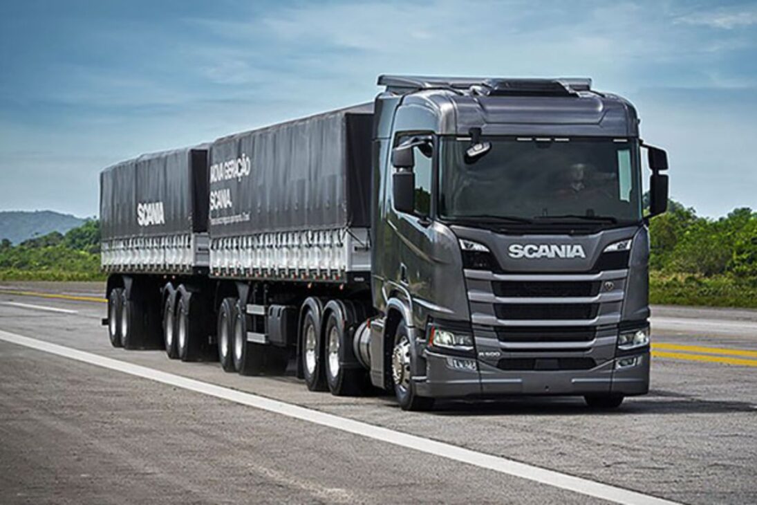 Air Brake in the Truck: How Compressed Air Ensures Safe Braking in Heavy Vehicles and Applies the Brake Automatically If the Pressure Fails.