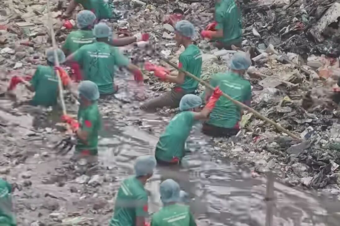 In Bangladesh, volunteers remove trash and waste from streets and rivers and show how mobilization can transform neighborhoods.