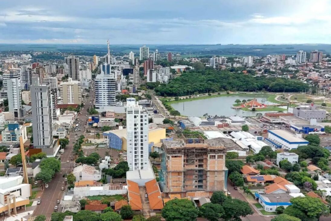 Quality of life, safety, employment, and a lighter cost of living make small towns attract those who want to leave the capitals.