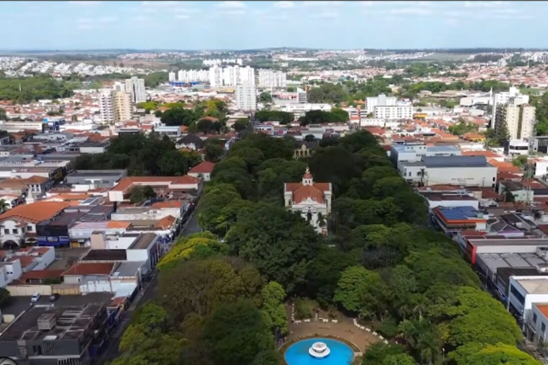 Quality of life, safety, employment, and a lighter cost of living make small towns attract those who want to leave the capitals.