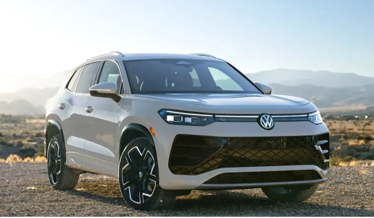 Novo VW Tiguan chega em março: possível motor 2.0 turbo de 204 cv e preço estimado de R$ 315 mil no Brasil. Veja o que muda na nova geração. (Imagem: Divulgação)