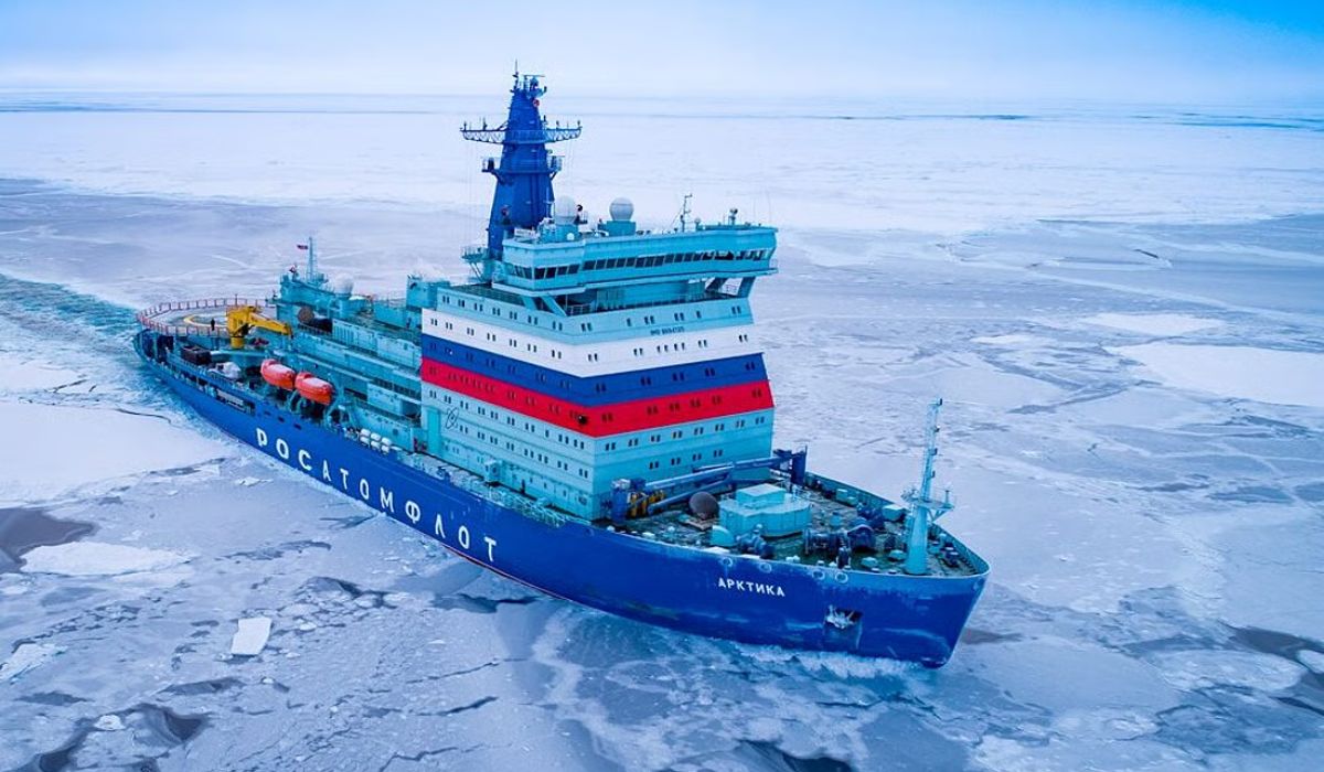 Conheça o Yakutiya, quebra-gelo nuclear do Projeto 22220 criado para abrir rotas no Ártico e apoiar a navegação na estratégica Rota Marítima. (Imagem: Reprodução)