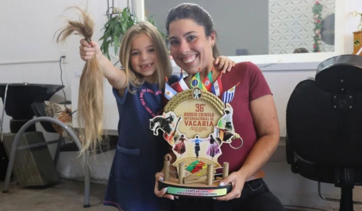 Menina de 5 anos vence prova no Rodeio de Vacaria e cumpre promessa ao doar cabelo para pacientes com câncer atendidos em Campo Bom. (Foto: Reprodução/Amanda Krohn-GES-Especial)