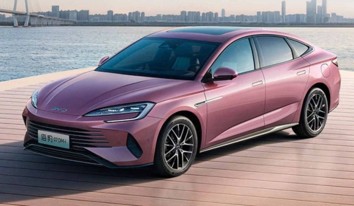 BYD Seal 07 EV estreia Blade 2.0, autonomia de até 705 km e recarga ultrarrápida em novo sedã elétrico lançado na China.