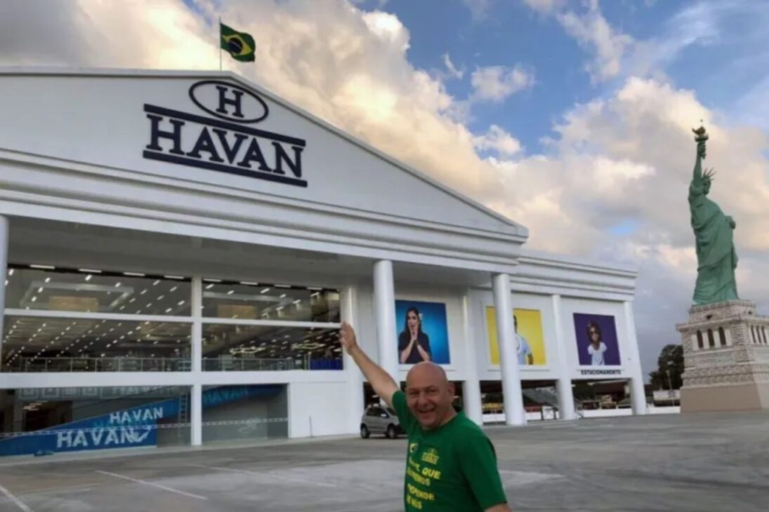 Havan records a profit of R$ 3.45 billion even amid a crisis in Brazilian retail. Understand how the strategy of physical stores, in-house credit, and efficient logistics transformed the company into one of the most profitable operations in the sector.