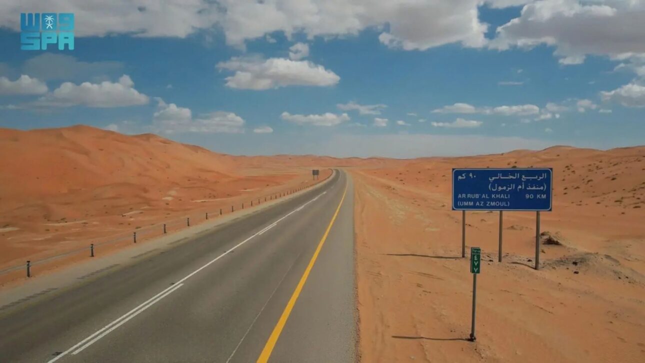 564 km highway cuts through the largest sand desert on the planet after removing 150 million m³ of sand and creates a direct link between Saudi Arabia and Oman.