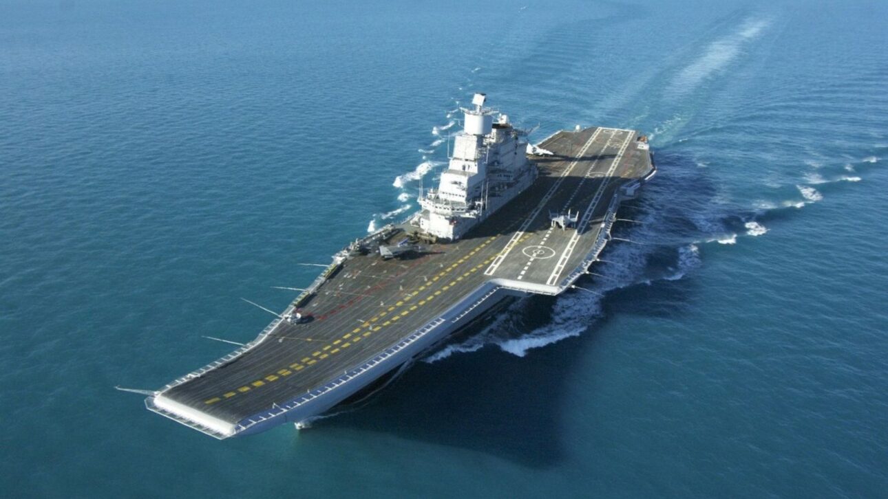 INS Vikramaditya: discover the aircraft carrier of India that was born Soviet, became a floating airbase and operates MiG-29K fighters in the Indian Ocean.