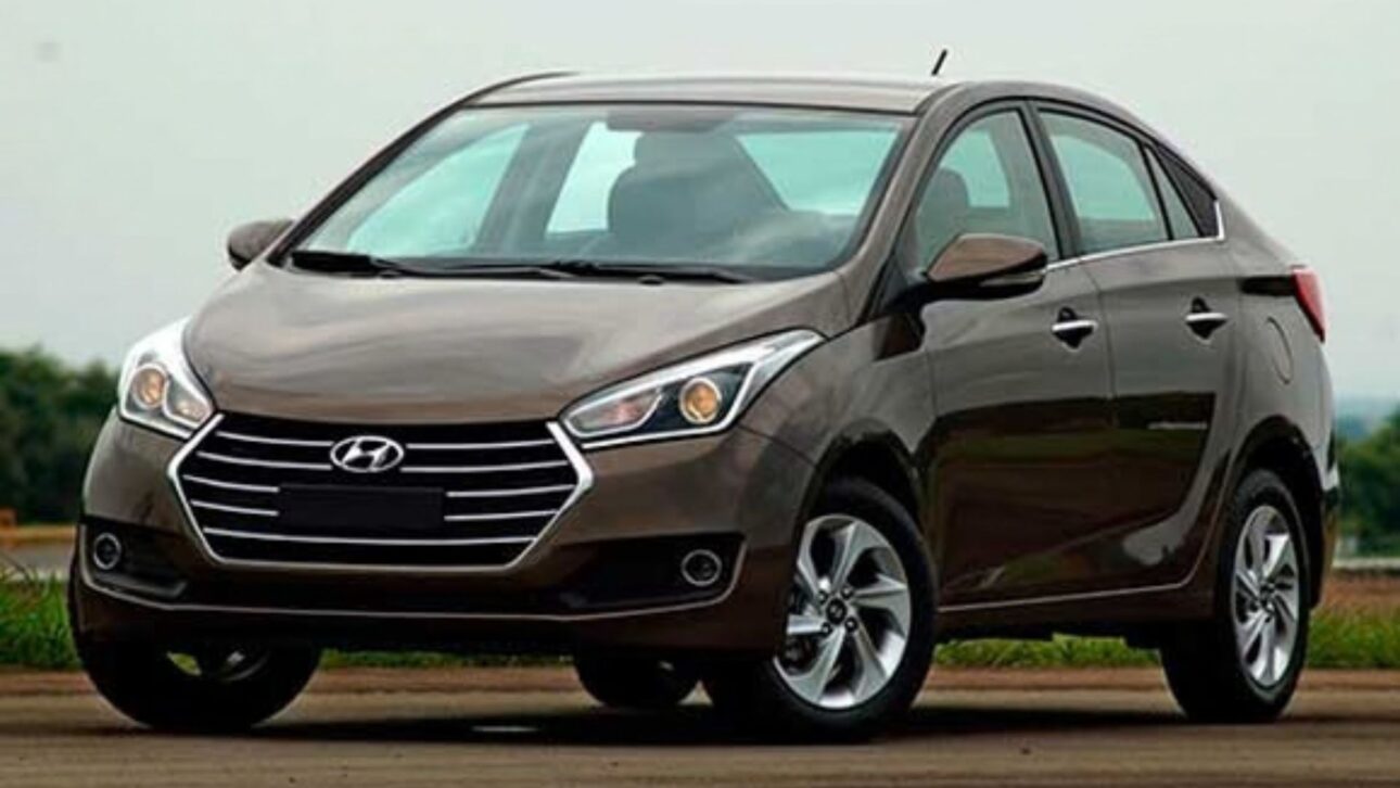Hyundai HB20S Premium 1.6 AT 2016 combines an engine of up to 128 HP, automatic transmission, and a good level of equipment, being one of the most sought-after options for compact automatic sedans in the used market.