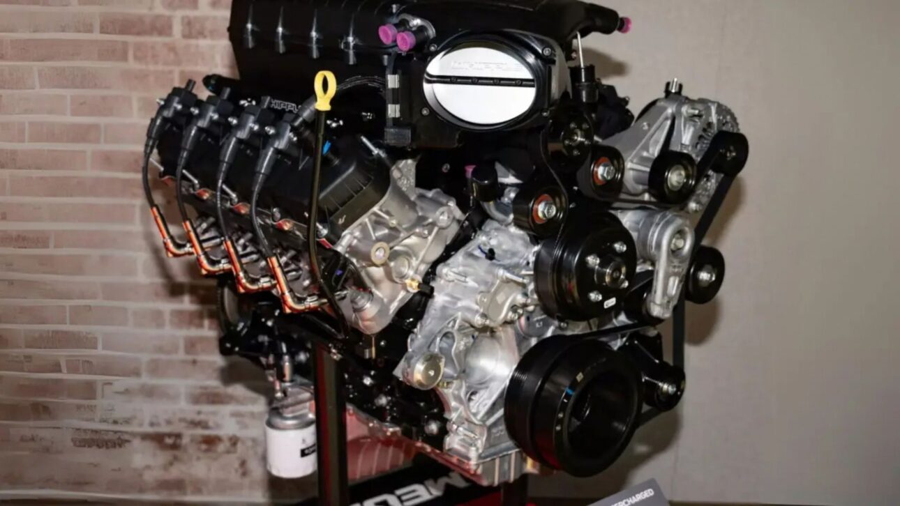 Ford Launches Official Supercharger Kit with Warranty for F-150 V8 5.0 and Mustang GT and Dark Horse, Raising Power to Up to 821 hp with Whipple Compressor.