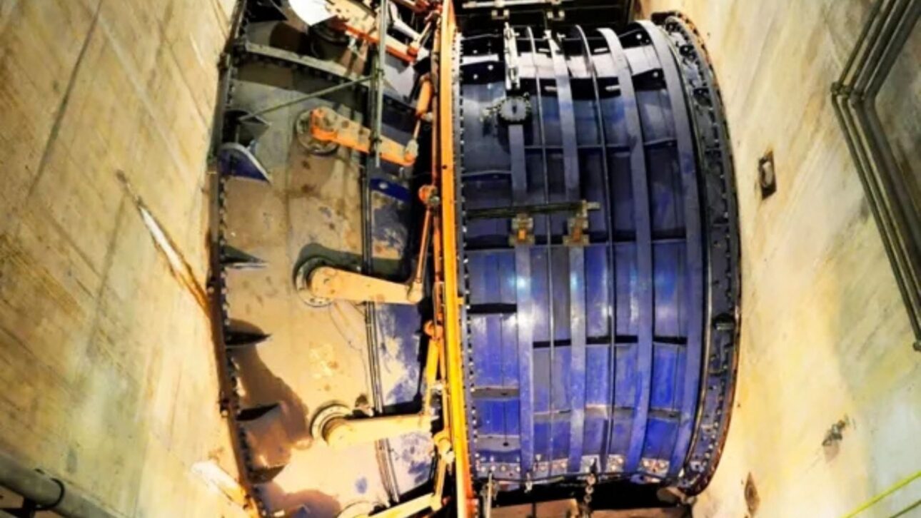 Giant bulb turbines at the Jirau Hydroelectric Power Plant on the Madeira River reveal how submerged machines transform the river's force into energy for millions. (Photo: Advisory/Disclosure)