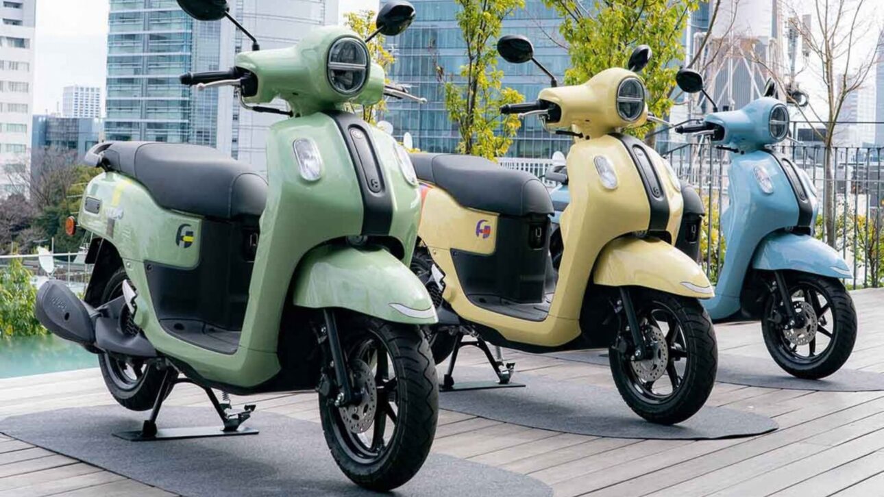 Yamaha Fazzio 2026 debuts in Japan with a 124 cc engine, 56.4 km/l consumption, smart key, Y-Connect, and weighing only 97 kg in a retro scooter. (Image: disclosure)