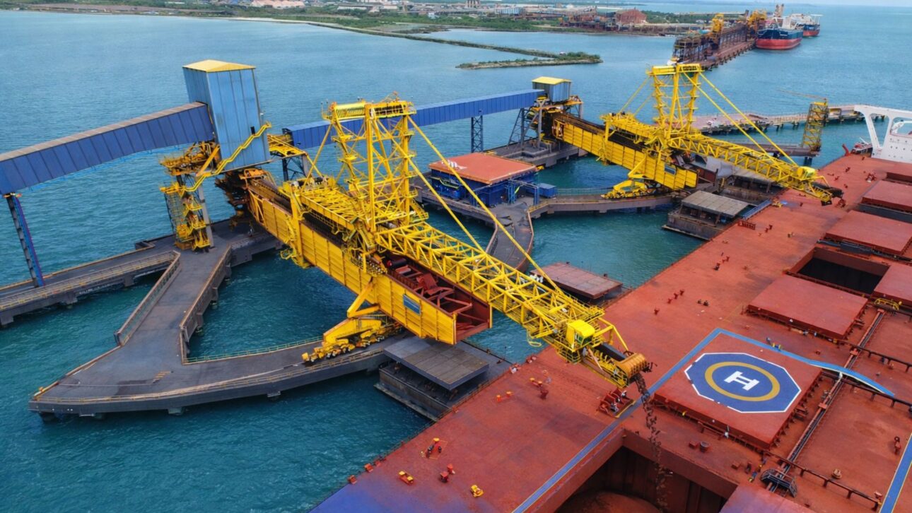 Giant Stacker Of 45 Meters And 1,800 Tons Organizes Mountains Of Ore At The Ponta Da Madeira Port, One Of The Largest Logistical Operations In The World.