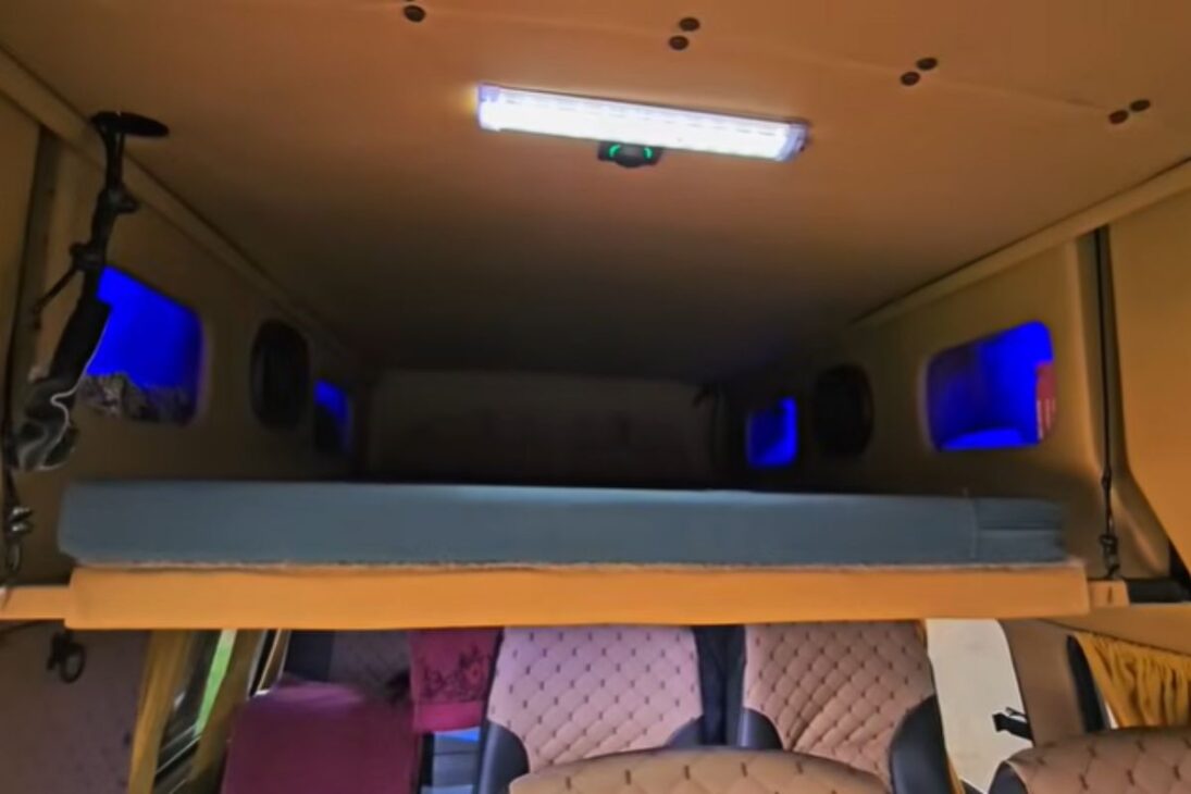 Motorhome in Kombi with electric tent, solar panel, and external kitchen transforms classic into a mobile home to travel in comfort.