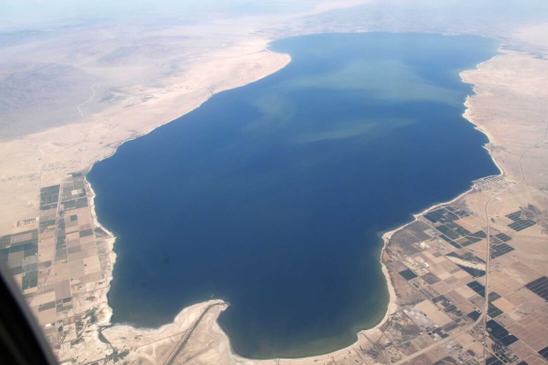 huge lake in the California desert, the Salton Sea appeared when the Colorado River went out of control and today represents a growing environmental and health crisis.