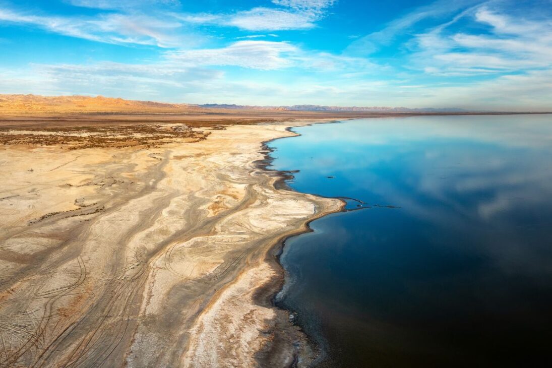 huge lake in the California desert, the Salton Sea appeared when the Colorado River went out of control and today represents a growing environmental and health crisis.