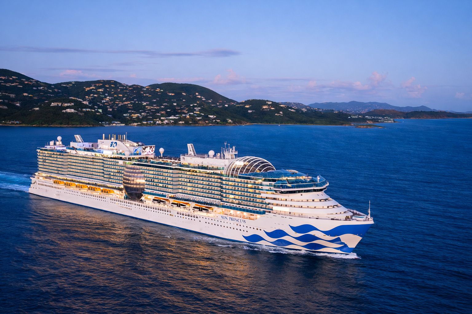 Com 175.500 toneladas, 345 metros de comprimento e capacidade para mais de 4.300 passageiros, o Sun Princess tornou-se o maior navio já construído pela Princess Cruises e chamou atenção mundial por sua enorme cúpula de vidro inspirada na arquitetura de Santorini instalada no topo da embarcação