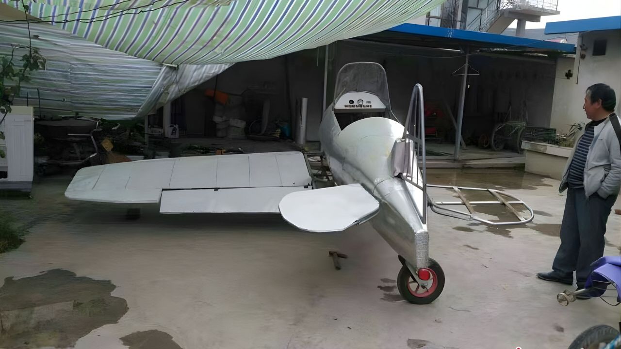Without ever having attended an aviation school, a Chinese farmer spent years studying aerodynamics on his own and finished building a motorcycle engine-powered airplane on his rooftop