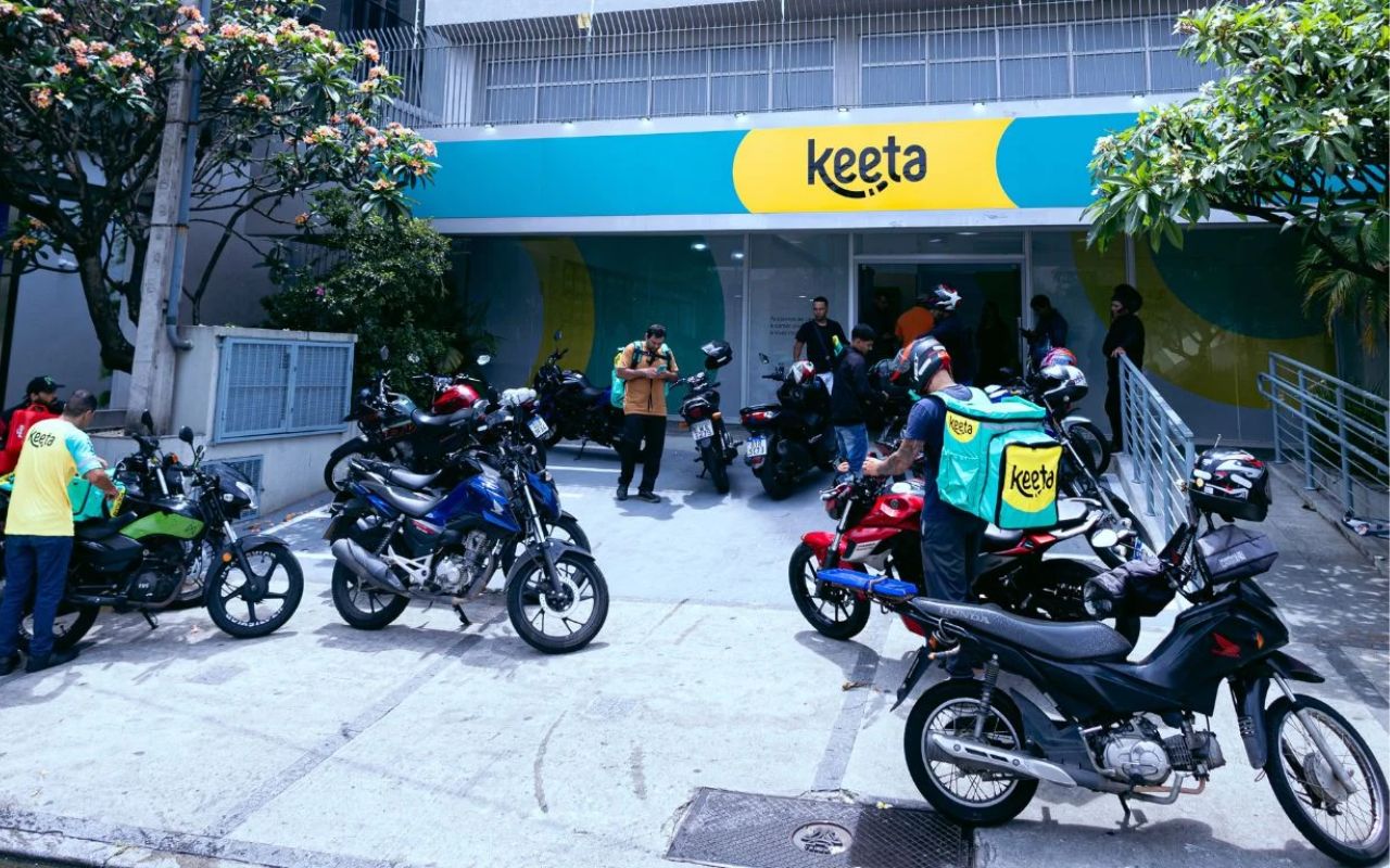 A Keeta anunciou demissão em massa no Rio de Janeiro após adiar o início das operações na cidade. Empresa afirma que continuará focada no mercado brasileiro.