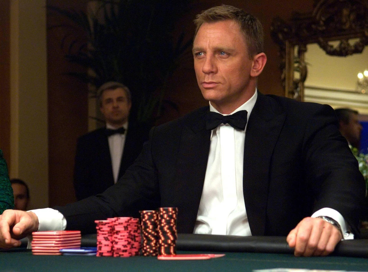 Daniel Craig vive em mansão no Brooklyn, tem fortuna milionária e já afirmou que não pretende deixar grandes heranças para os filhos. (Imagem: Reprodução)