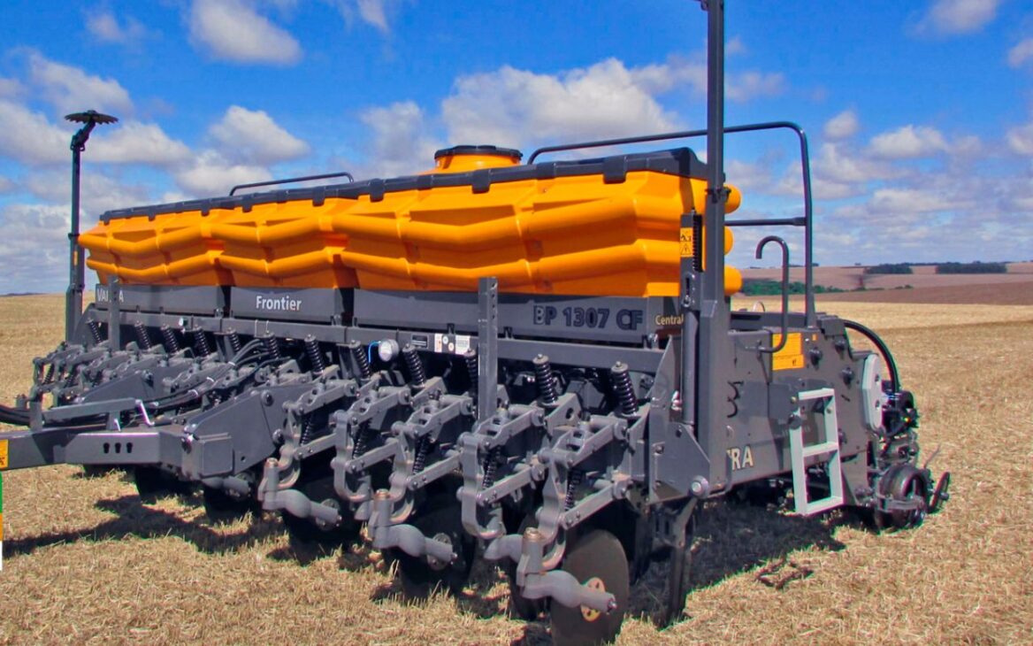 The Valtra Frontier Planter Delivers High Yield in Agriculture with 99% Precision in Singulation, Variable Rate of Fertilizers, and Precision Planting Technology to Increase Profit by Up to R$ 50,000 per Harvest.