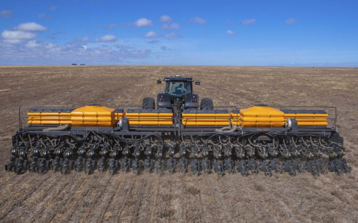 The Valtra Frontier Planter Delivers High Yield in Agriculture with 99% Precision in Singulation, Variable Rate of Fertilizers, and Precision Planting Technology to Increase Profit by Up to R$ 50,000 per Harvest.