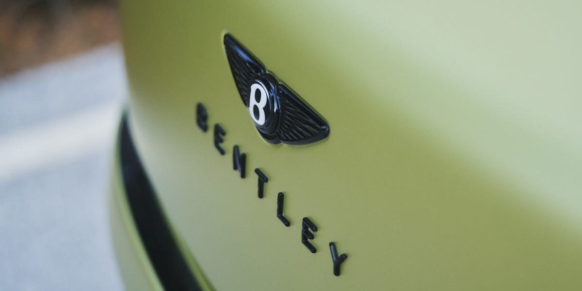 Bentley's emblem on the green body of the Torcal